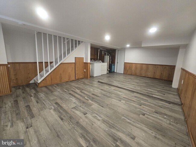 Building Photo - 15057 London Rd