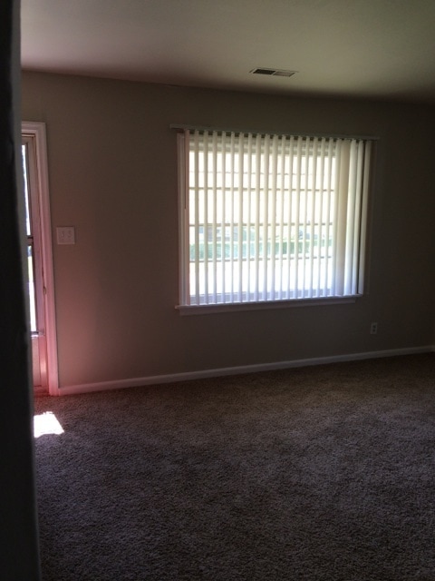 Building Photo - Cozy 2 Bedroom Home