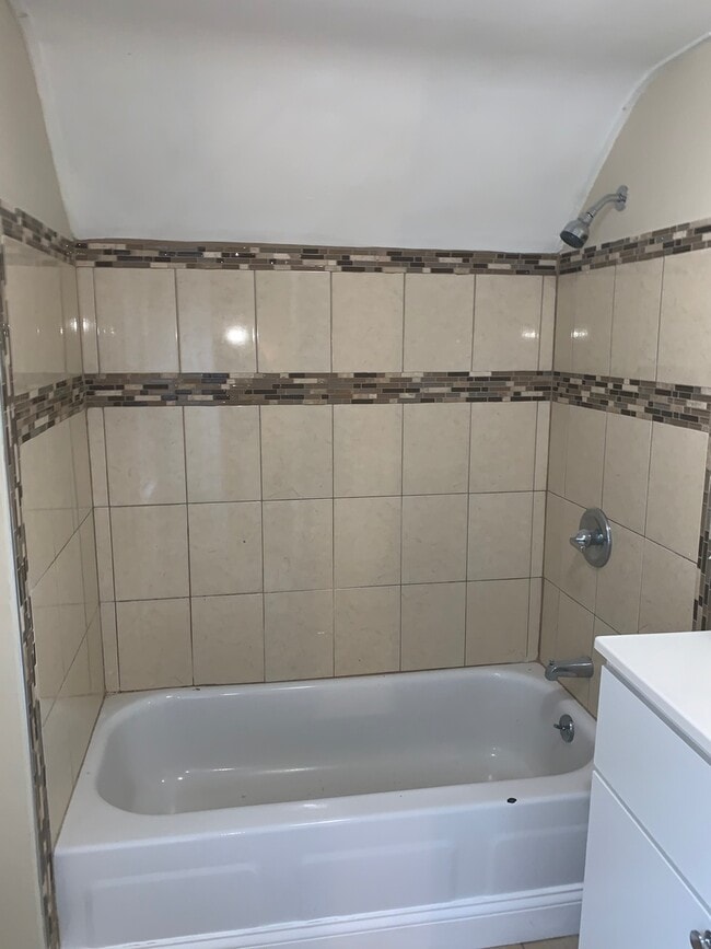 Building Photo - Beautiful 3 bedroom house!