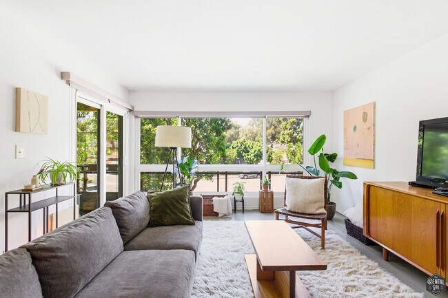 Building Photo - 5625 Green Valley Cir