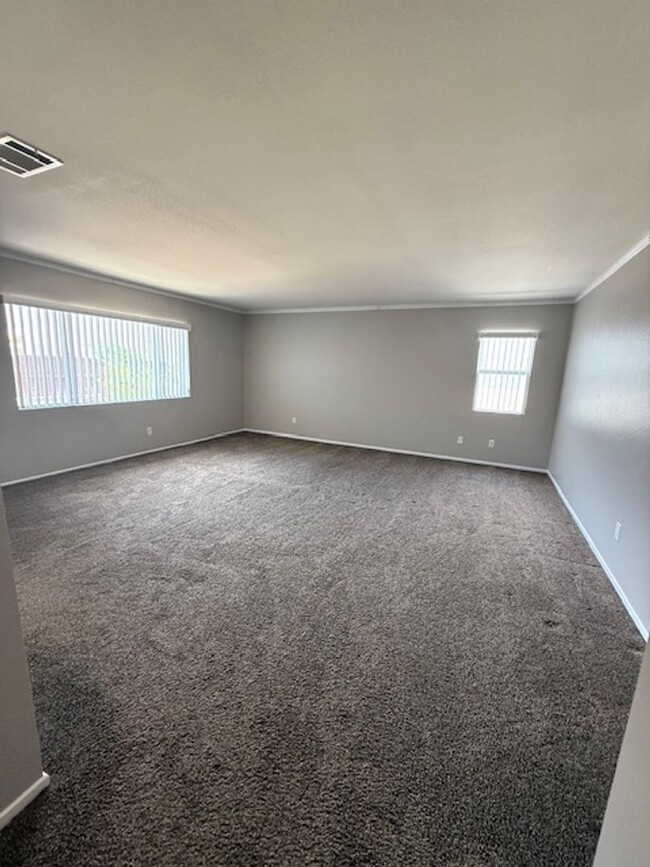Building Photo - Beautiful Home located in Sunbow