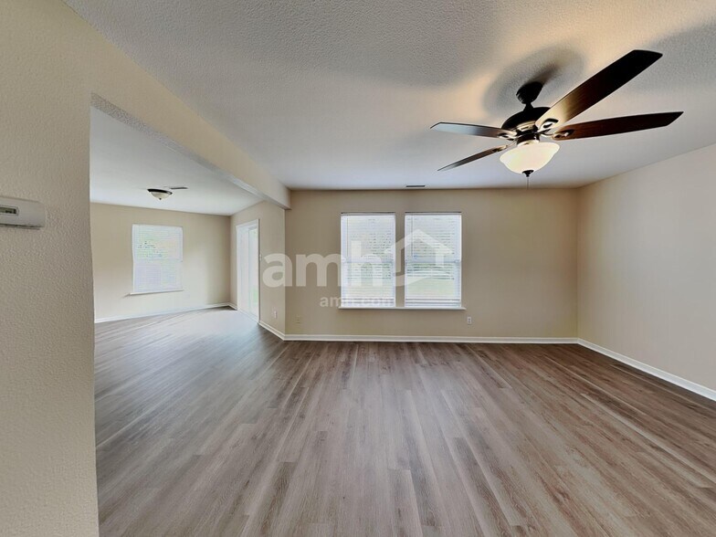 Building Photo - 1373 Bluestem Dr