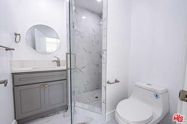 Building Photo - 2057 1/2 S Garth Ave