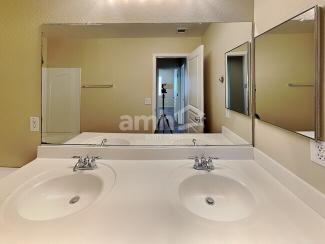 Building Photo - 148 S 108th Ave