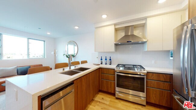 Building Photo - 1143 Glenville Dr