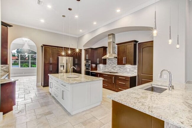 Building Photo - Stunning 5-Bedroom Pool Home on Nearly 2 Acres!