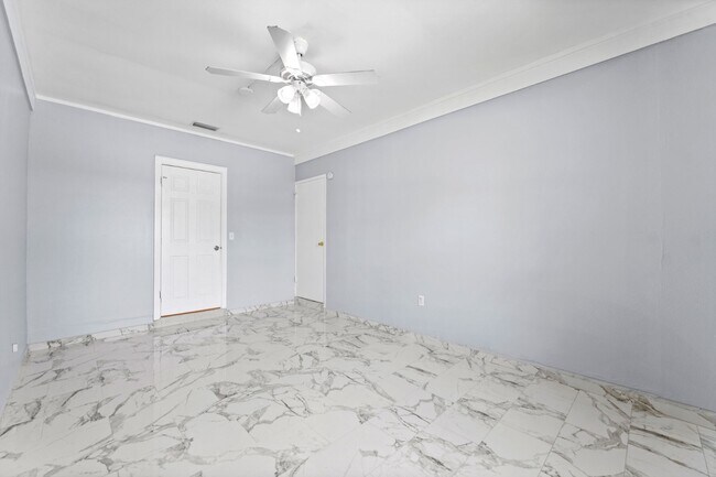 Building Photo - Stunning 3 BR/2 BA home in Heart of St. Pete!