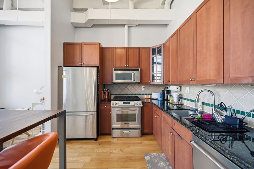 Building Photo - 300 COMMUNIPAW Ave