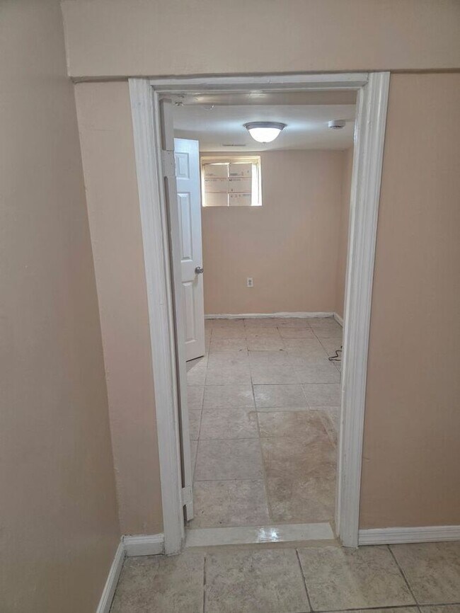 Building Photo - Spacious Newark Home – 7 Bedrooms, 2 Kitchens