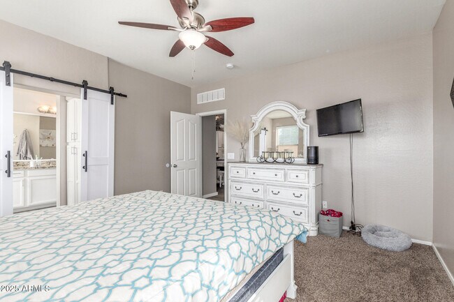 Building Photo - 12910 W Glenrosa Dr