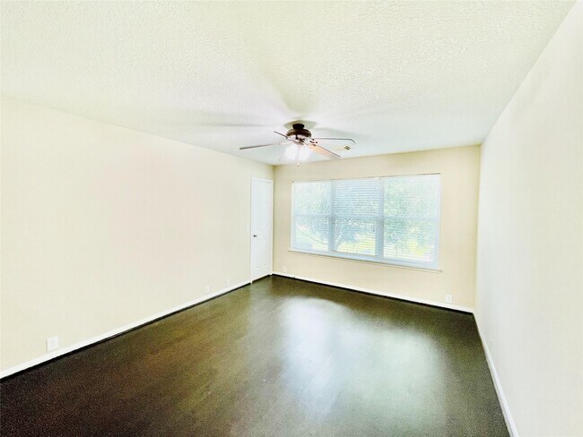Building Photo - 17223 Shadow Ledge Dr