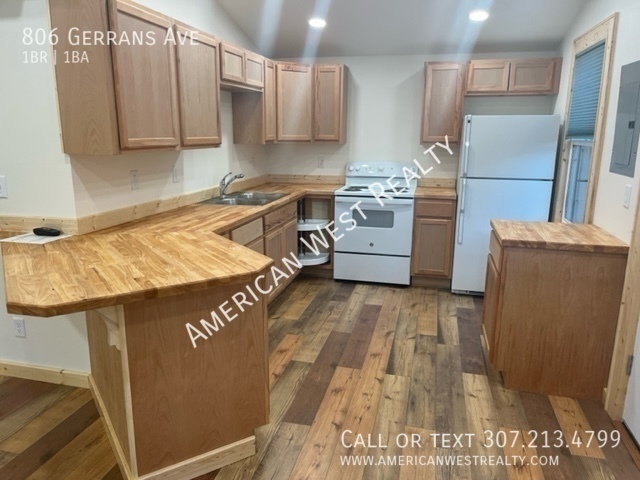 Building Photo - 1 Bed/1 Bath Fully Renovated Home