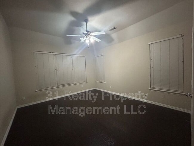 Building Photo - 10228 Ashburn Dr