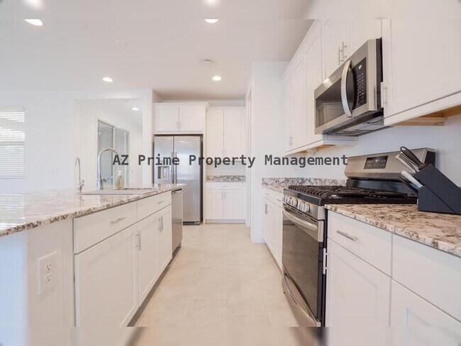 Building Photo - 4607 S 111th Dr