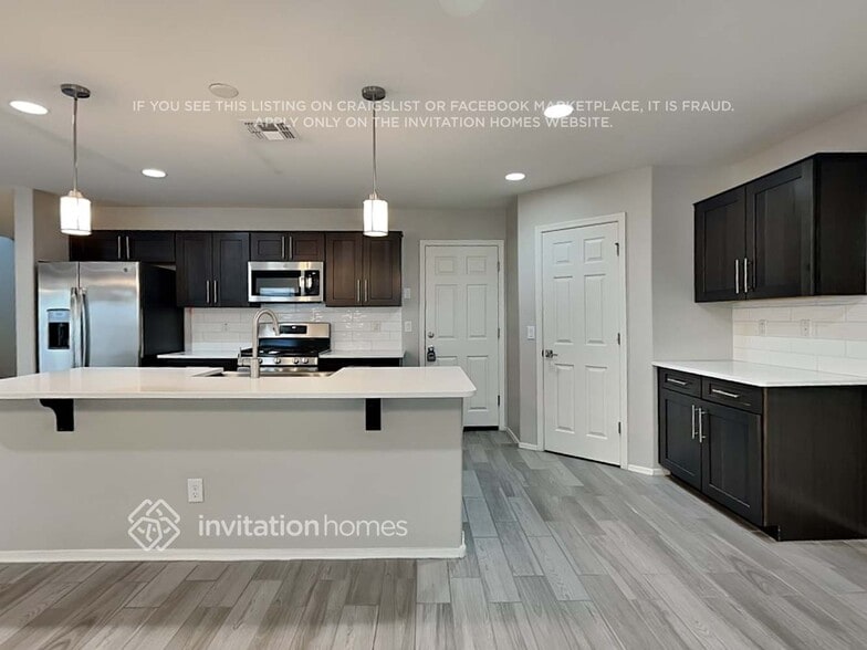 Building Photo - 16436 W La Ventilla Way