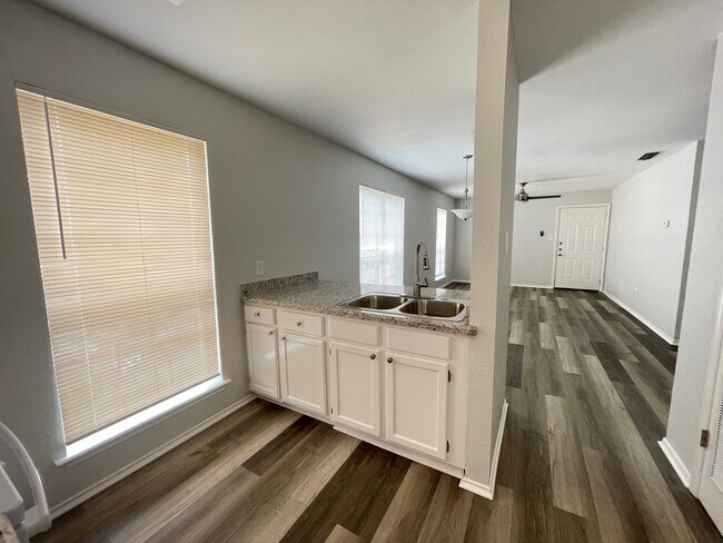 Kitchen Area - 1006 W Kelly Ave