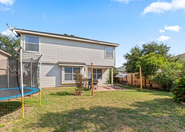 Building Photo - Charming 3-Bedroom Home in a Convenient Lo...