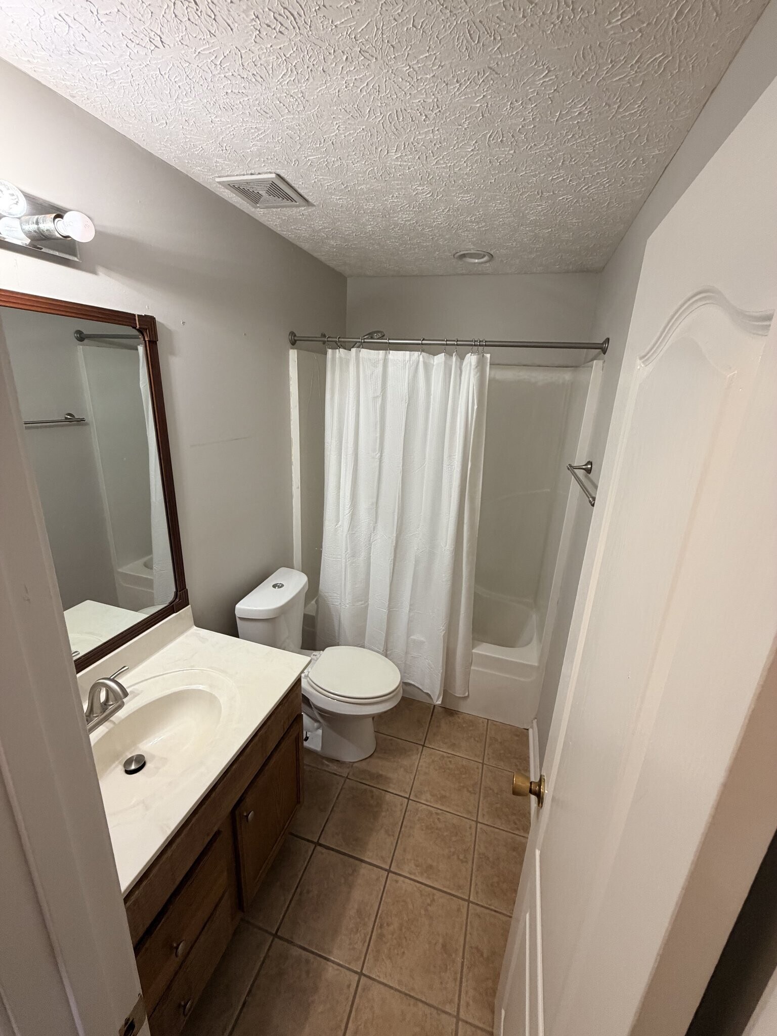 Building Photo - 37 Ridgeview Dr