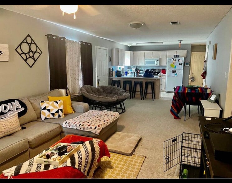 Building Photo - 2751 Bay Club Dr