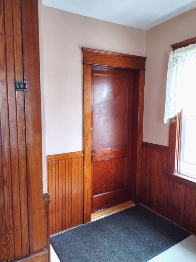 Building Photo - Pawtucket/Darlington – Large Two Bed - $1,450