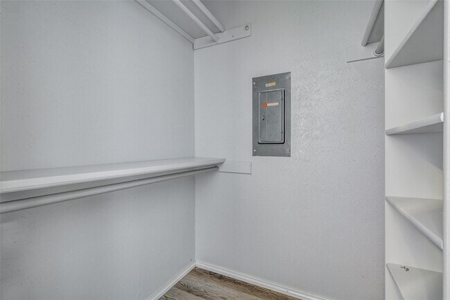 Building Photo - 3108 Kensington Dr