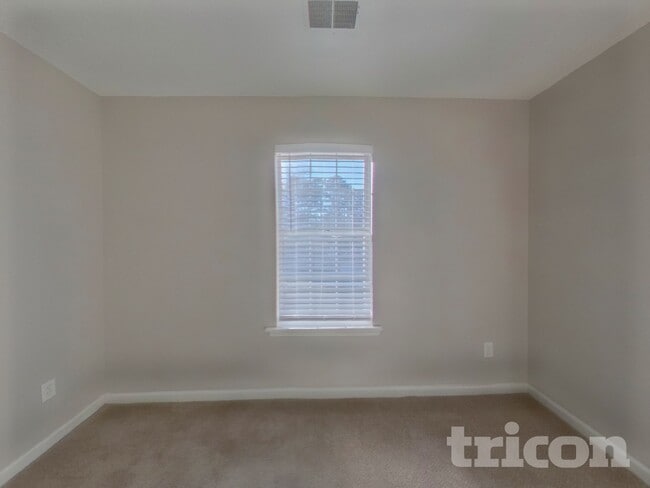 Building Photo - 409 Glen Eagle Cir