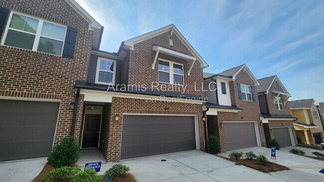 Building Photo - 450 Laurelwood Ln