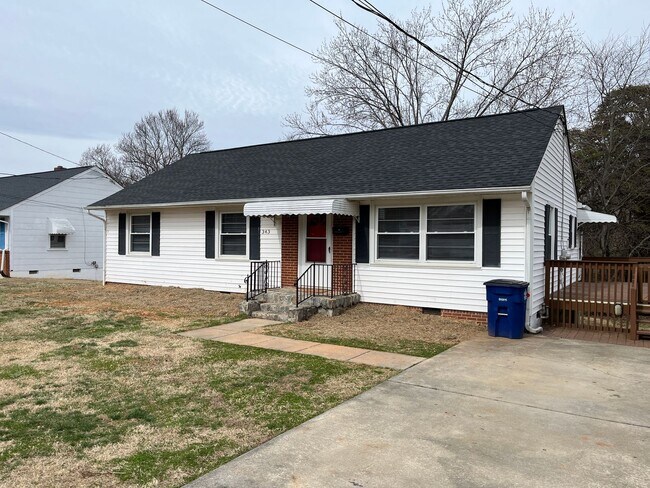 Building Photo - Charming 3-Bedroom 2-Bath with Beautiful Hardwood Floors