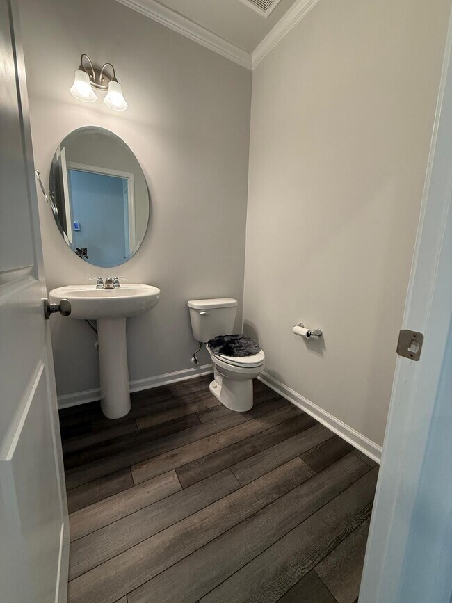 Building Photo - 409 Deercroft Dr