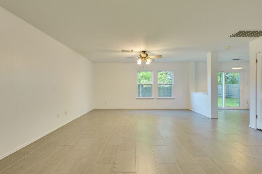 Building Photo - 162 Madisons Way