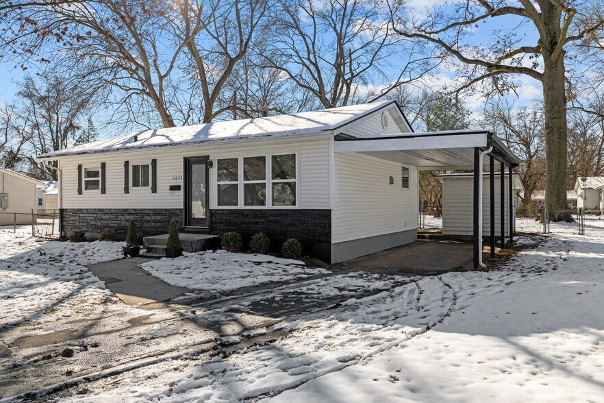 Building Photo - 1655 Fenmore Dr