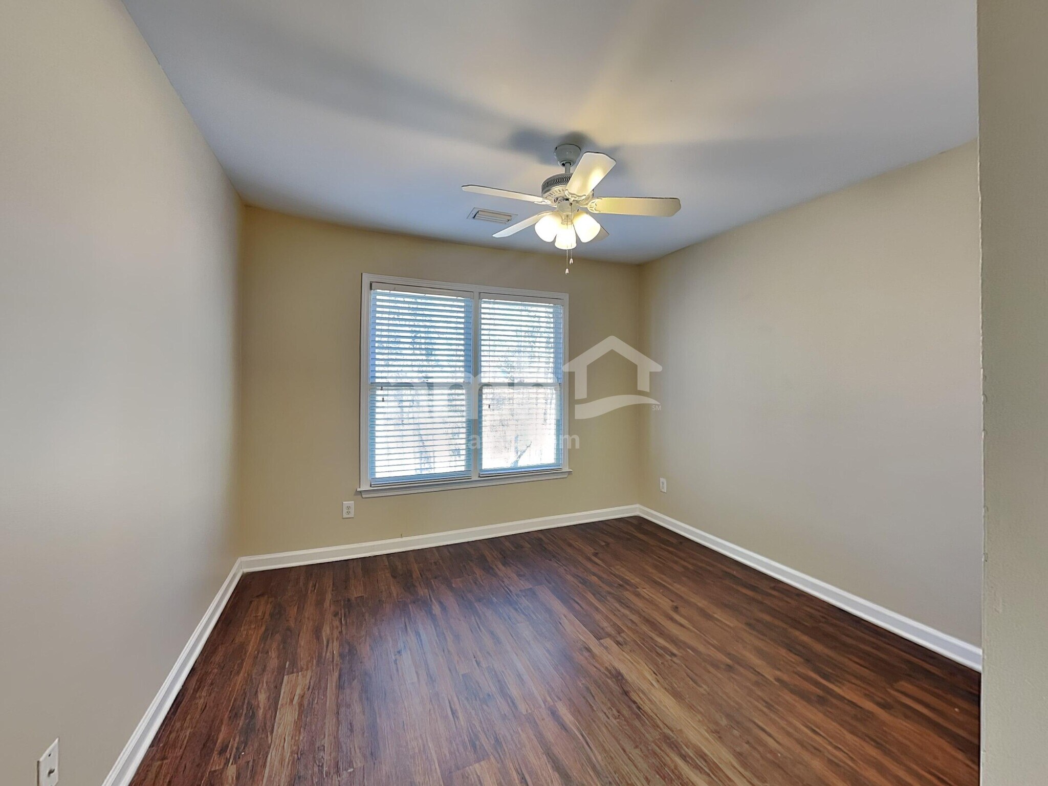 Building Photo - 3305 Maple Terrace Dr