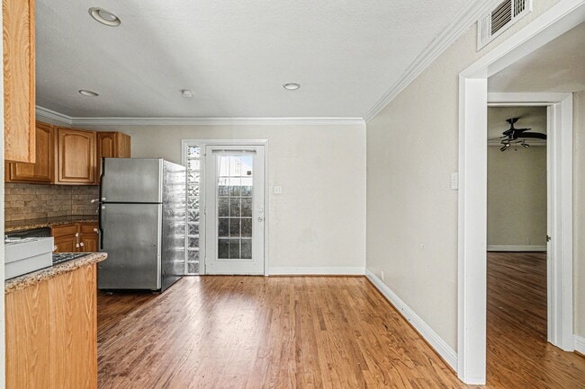 Building Photo - 5222 Fleetwood Oaks Ave