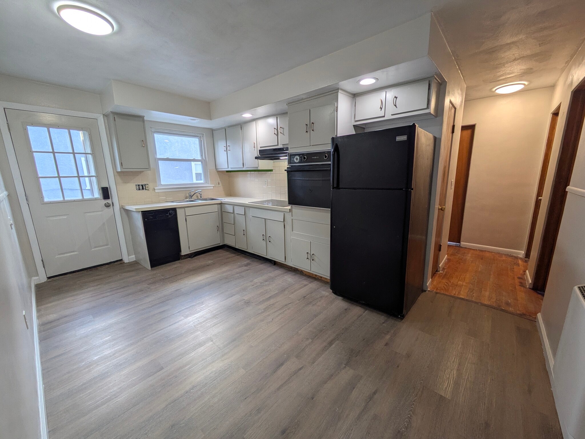 Building Photo - 617 June St