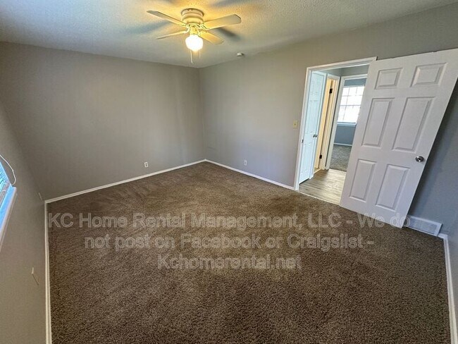 Building Photo - 9338 Bluejacket St