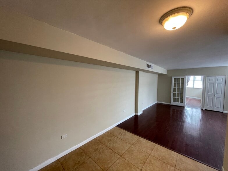 Building Photo - 801 Brickell Bay Dr