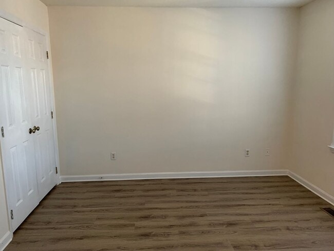 Building Photo - NORTHWEST RALEIGH TOWNHOME, AFFORDABLY PRICED FOR IMMEDIATE MOVE IN