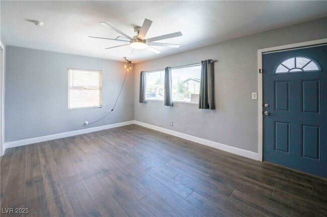 Building Photo - 550 Karen Way