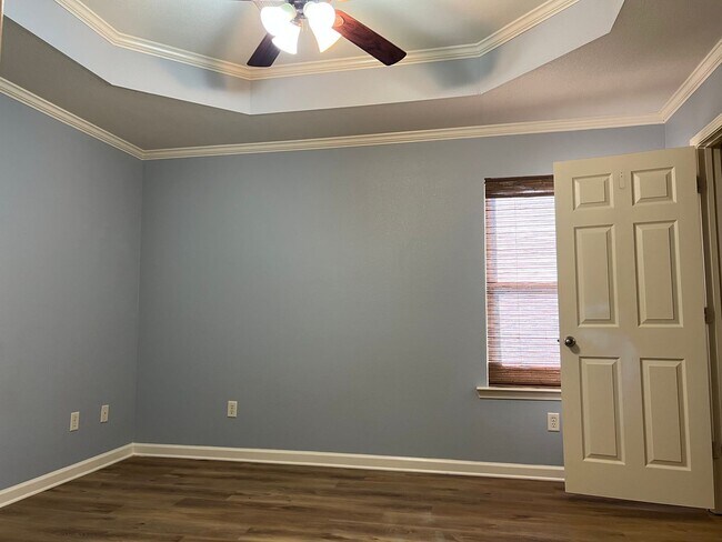 Building Photo - 303 Boston St