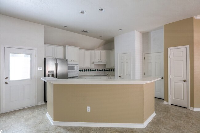 Building Photo - 131 Avonlea Dr