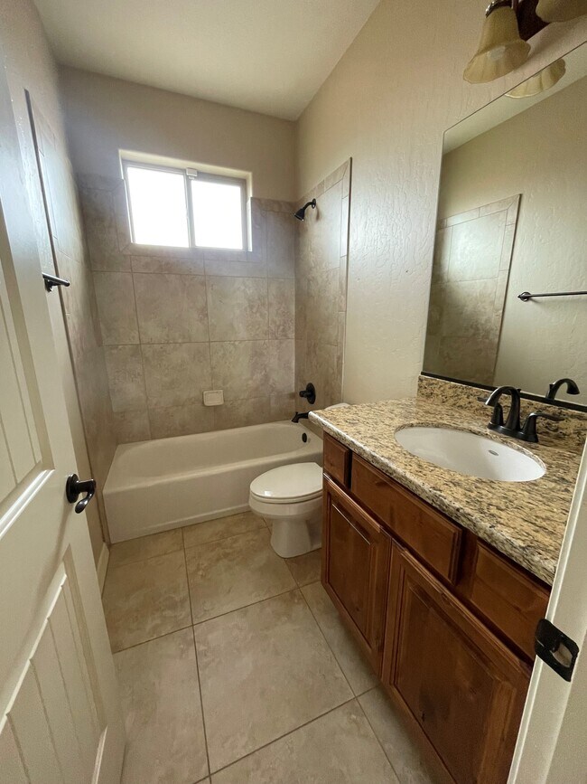 Building Photo - 1611 Cloudstone Dr