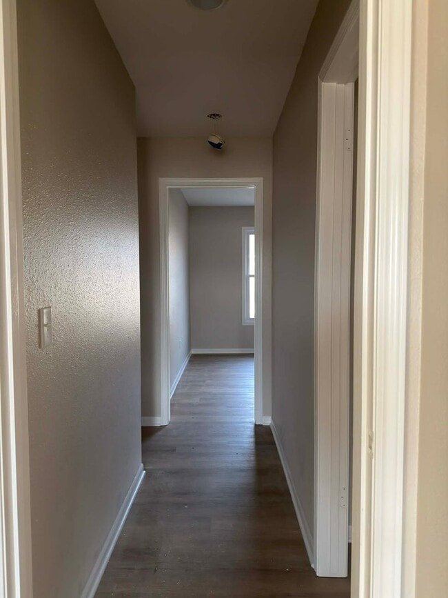 Building Photo - 1832 S Laurel St