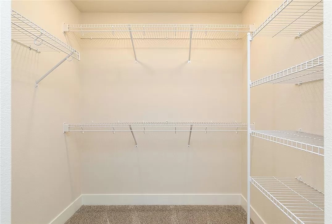 Building Photo - 2833 SW Prairie Trail Pky