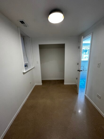 Building Photo - 2022 N Kedzie Ave