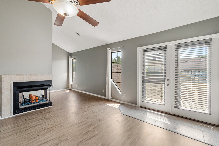 Building Photo - 5001 Grande Dr