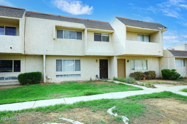 Primary Photo - 944 S Valencia