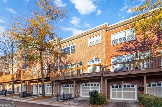 Building Photo - 5460 Glenridge View NE