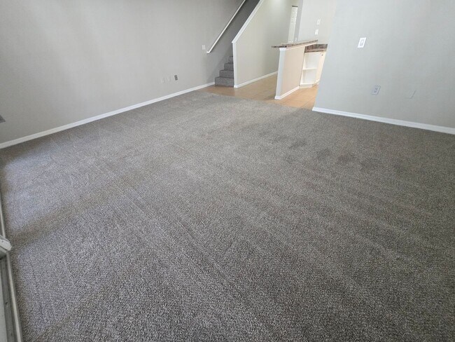 Building Photo - 2 Bed / 2.5 Bath Townhome with Upstairs Office/Sitting Area – Eagle Trace