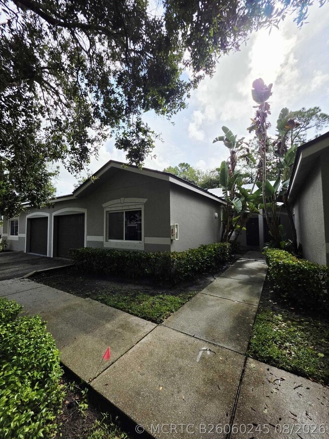 Building Photo - 260 Crestwood Cir
