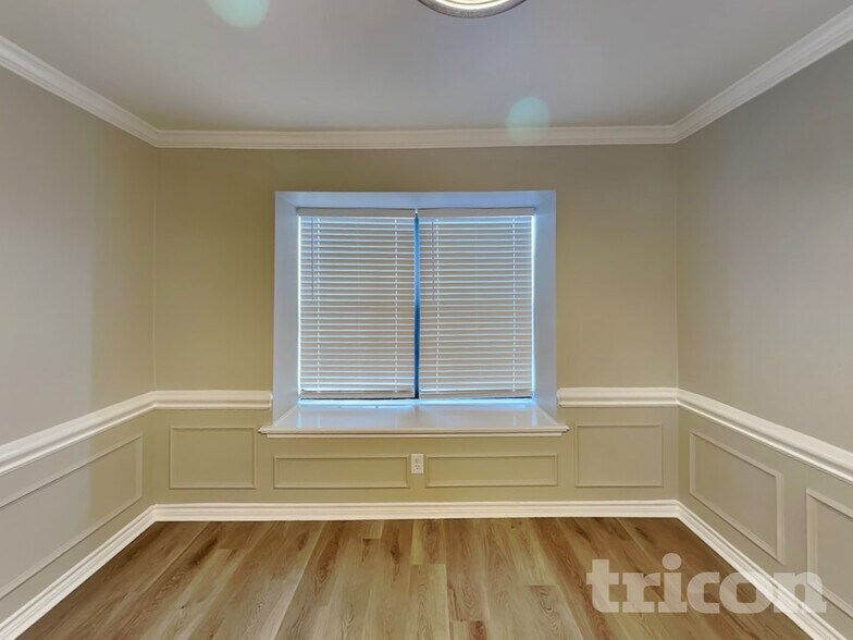 Building Photo - 2124 Glenn Ln